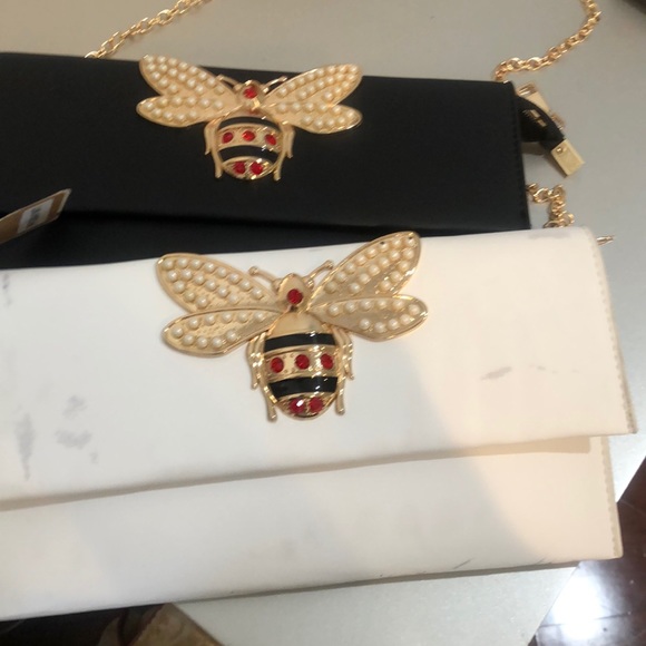 Host pick🎉🎉Gorgeous evening clutch by viviglam ❤️🌹❤️🌹 - Picture 8 of 8